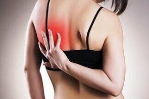 Πόνος κάτω από την αριστερή ωμοπλάτη από πίσω